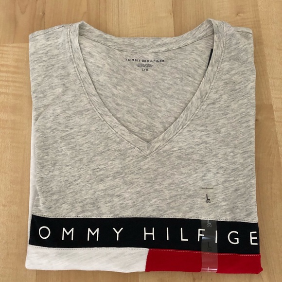 Hilfiger women’s tee shirt V neck - Picture 4 of 5